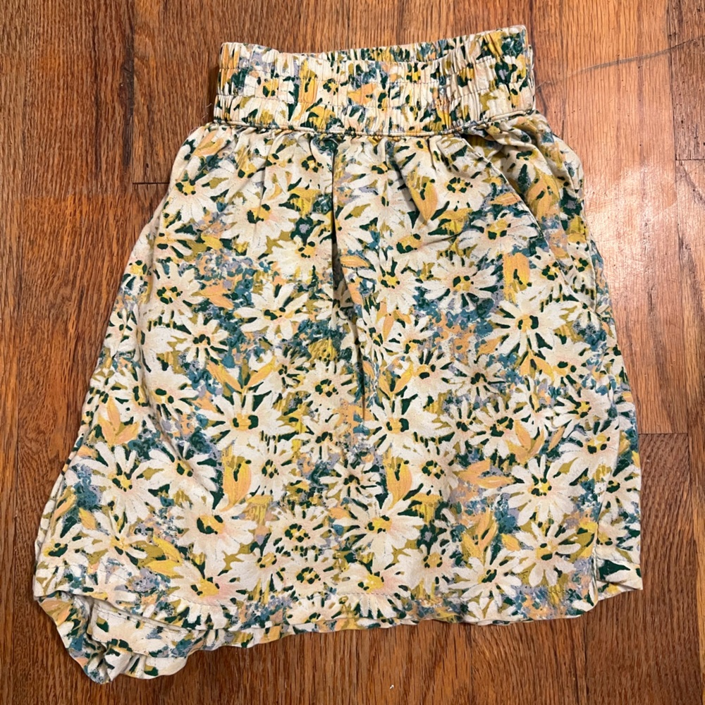 Women’s floral flowy shorts